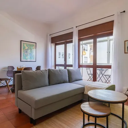 Seaside Getaway With Balcony By Lovelystay Apartment