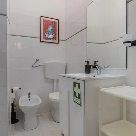 Seaside Getaway With Balcony By Lovelystay Appartement Almada