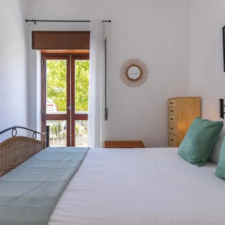 Seaside Getaway With Balcony By Lovelystay Almada