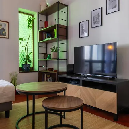Apartment Seaside Getaway With Balcony By Lovelystay