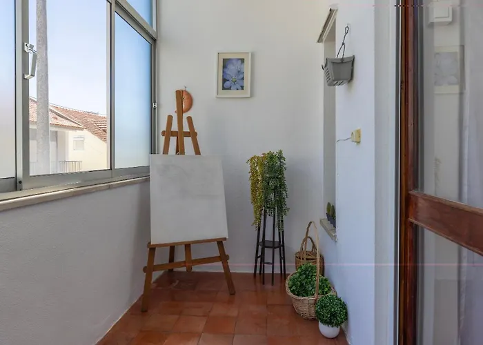 Apartmán Seaside Getaway With Balcony By Lovelystay Almada
