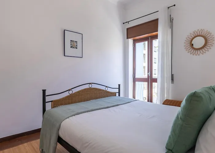 Apartmán Seaside Getaway With Balcony By Lovelystay