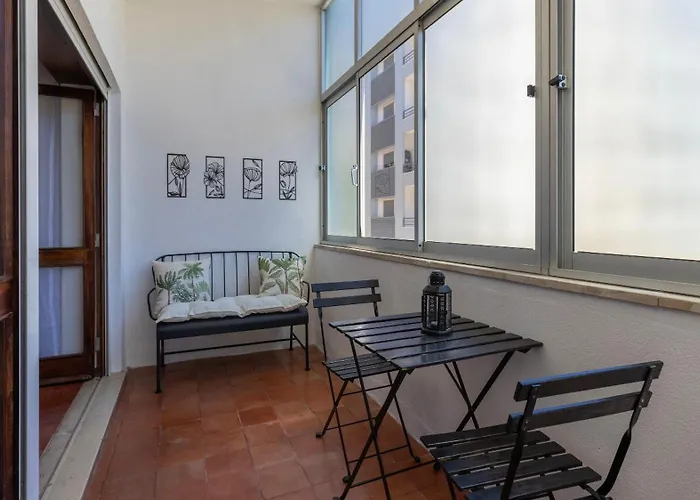 Seaside Getaway With Balcony By Lovelystay Apartmán Almada