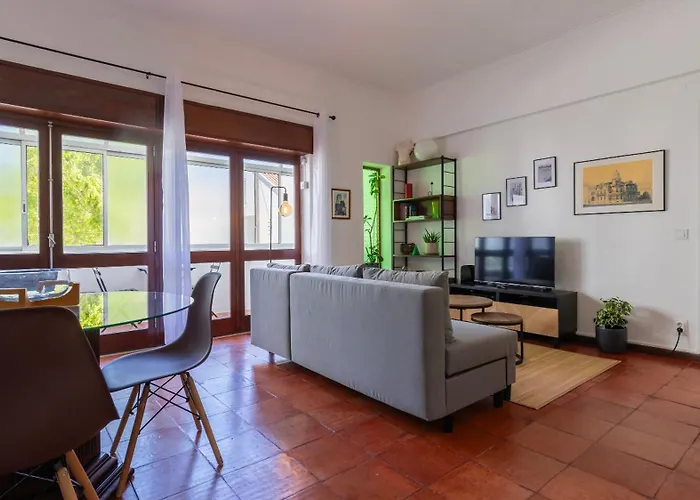 Apartmán Seaside Getaway With Balcony By Lovelystay Almada
