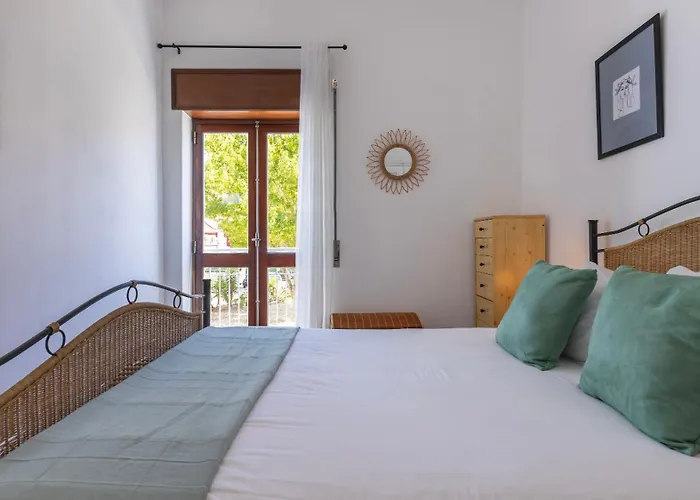 Seaside Getaway With Balcony By Lovelystay Almada