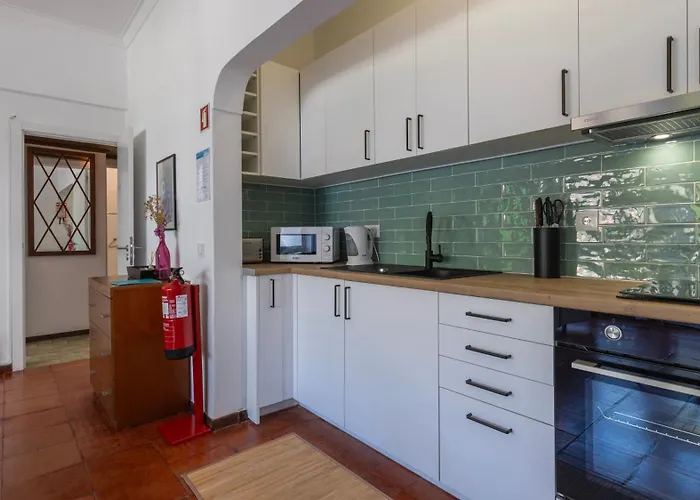 Apartmán Seaside Getaway With Balcony By Lovelystay Almada