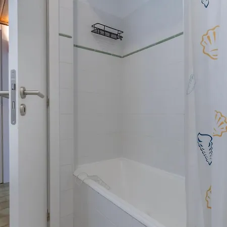 Appartamento Seaside Getaway With Balcony By Lovelystay