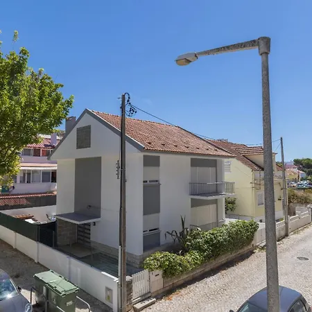 Seaside Getaway With Balcony By Lovelystay * Almada