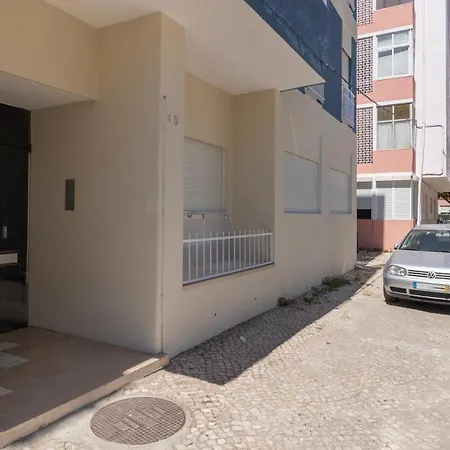 Caparica 1Br Near Beach By Lovelystay Apartmán *